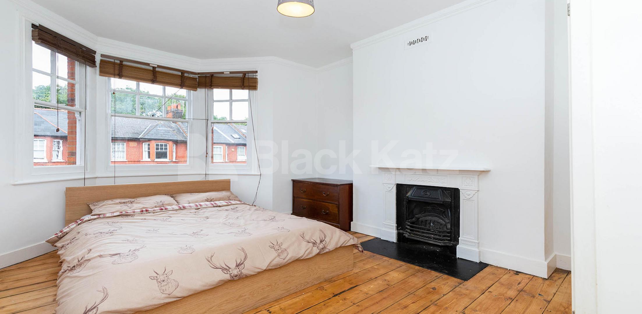 			TWO DOUBLE PLUS STUDY!, 2 Bedroom, 1 bath, 1 reception Flat			 Barratt Avenue, Alexandra Palace